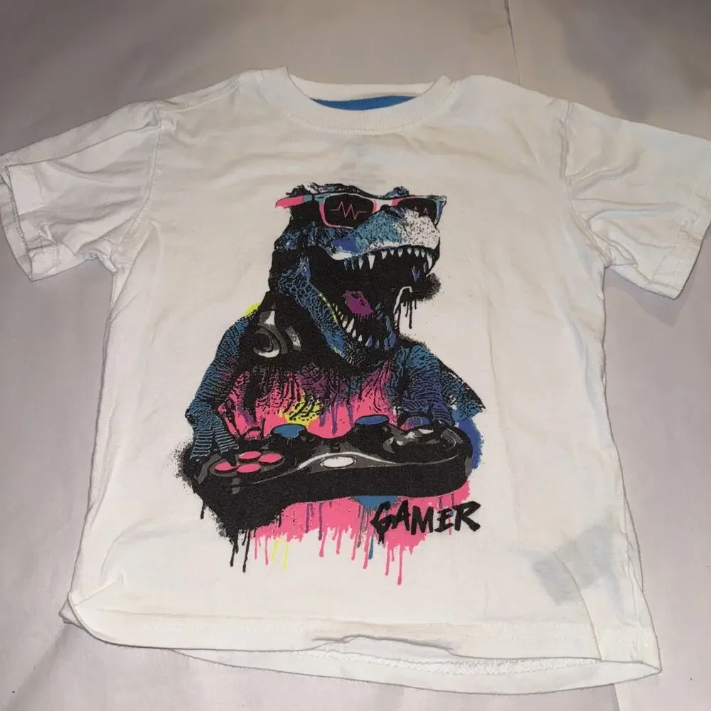 Preowned Boys Encrypted White Dinosaur Gamer T-Shirt And Gamer Shorts Size 5